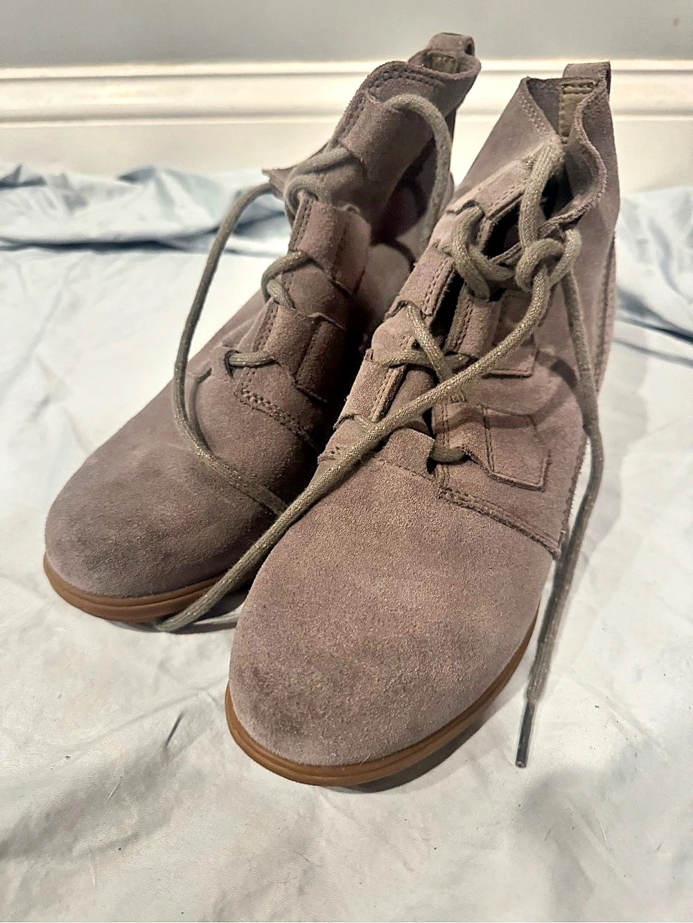 Sorel Evie lace up Wedge Boots grey suede